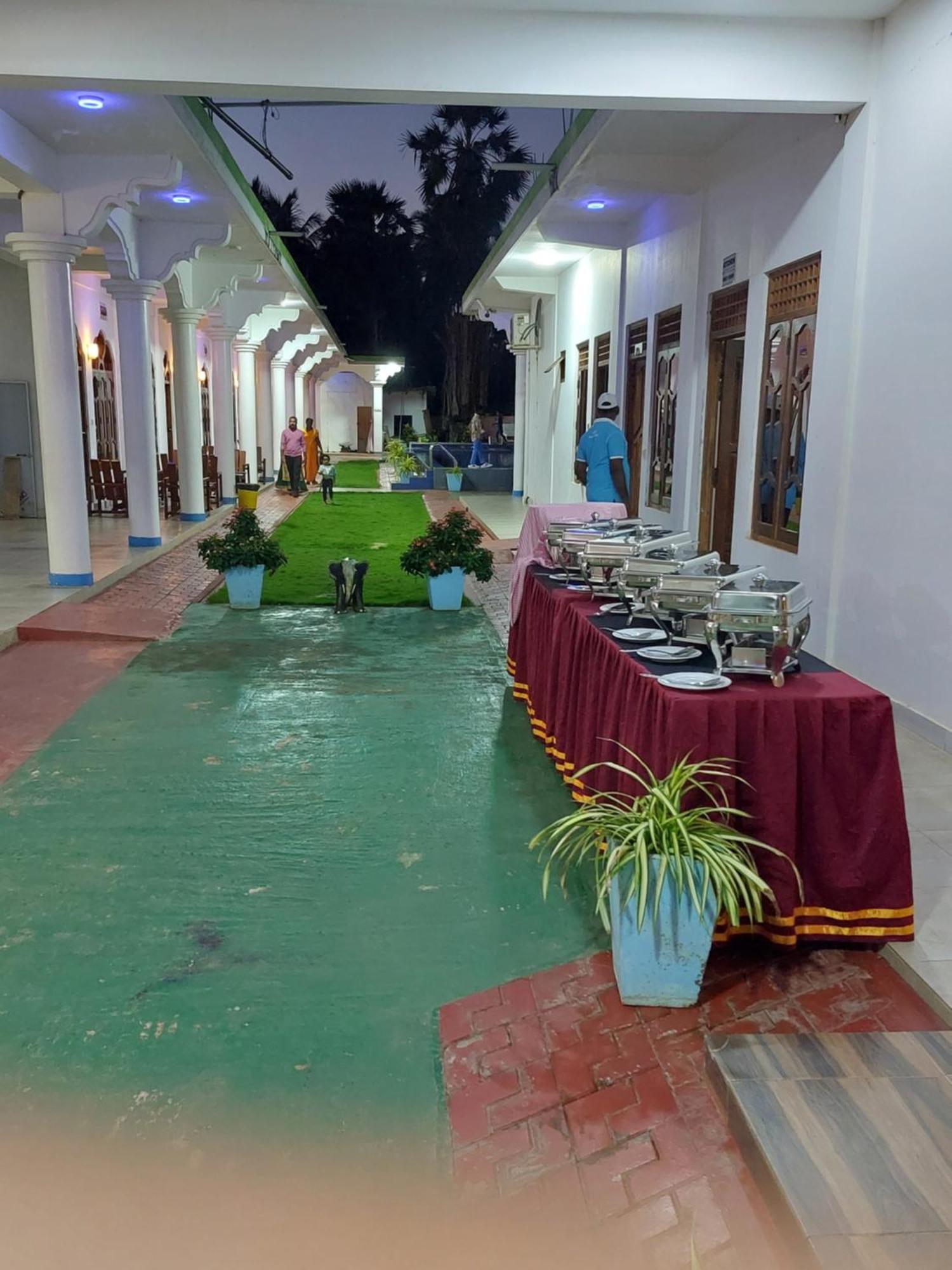Mrd Beach Hotel ตรินโคมาลี ภายนอก รูปภาพ