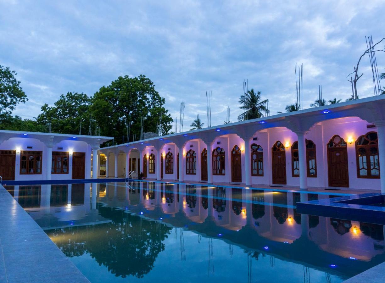Mrd Beach Hotel ตรินโคมาลี ภายนอก รูปภาพ